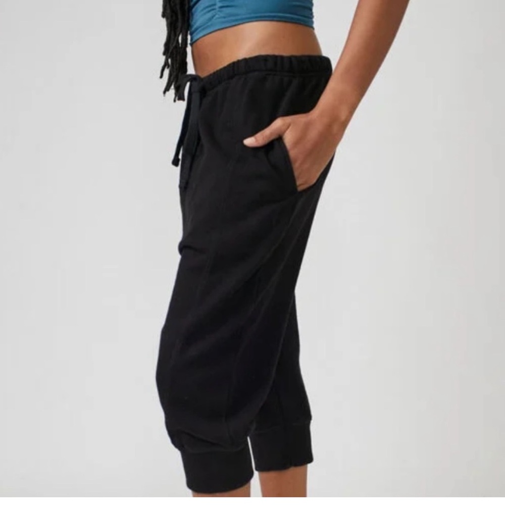 ⭐️FREE PEOPLE FP Movement Best of Cropped Joggers in Black NWOT⭐️